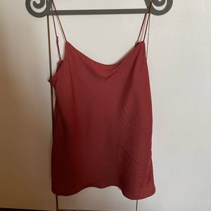 Banana republic 2022, burnt orange/muavey, size Medium. Adjustable straps.